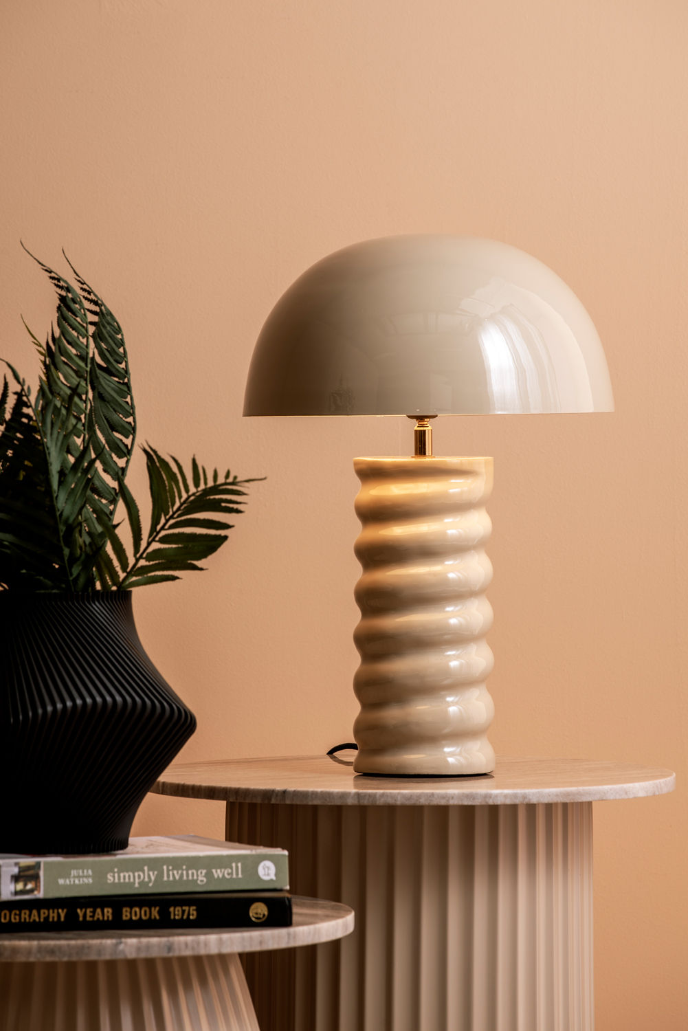 Leitmotiv Lampe de table Gracio émail marron doux