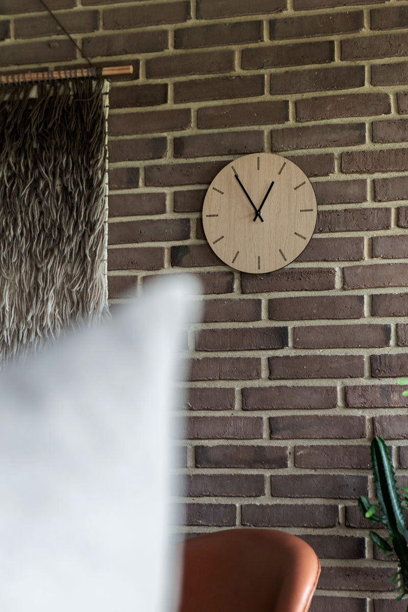 Horloge murale Hemverk DK en chêne clair – Ø28/Ø38 cm