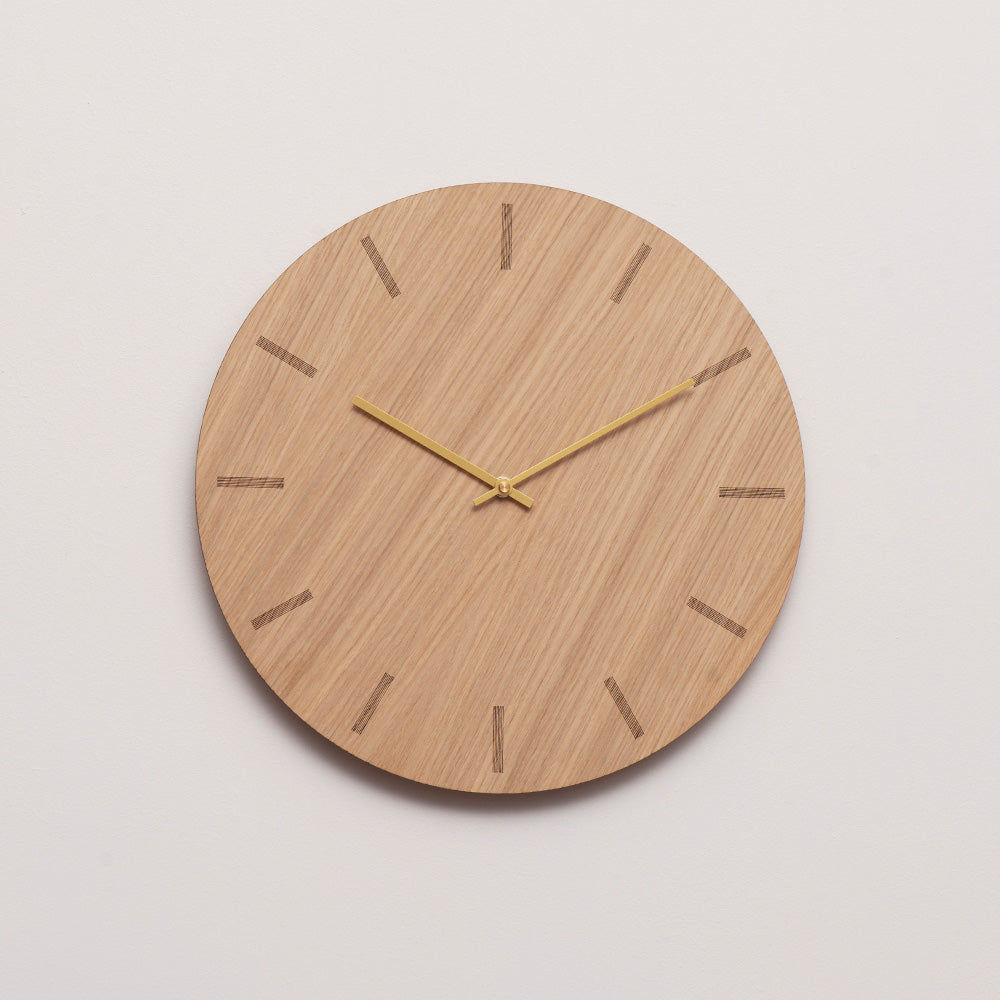 Horloge murale Hemverk DK en chêne clair – Ø28/Ø38 cm