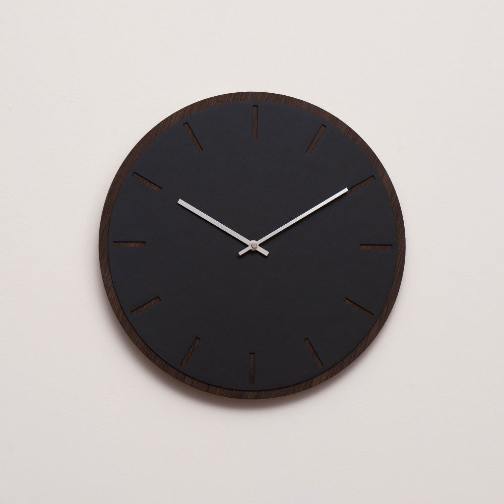 Horloge murale Hemverk DK Noir Chêne foncé – Ø28/Ø38 cm