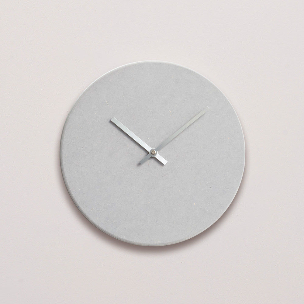Horloge murale Hemverk DK Shape gris clair – Ø28/Ø38 cm